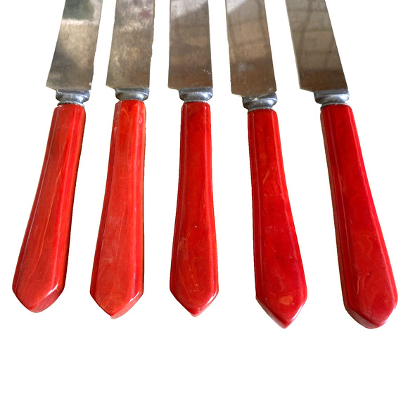 Vintage Red BAKELITE Handle Dinner Knives Set (5) Kitchen Stainless Steel Blades - Picture 5 of 9